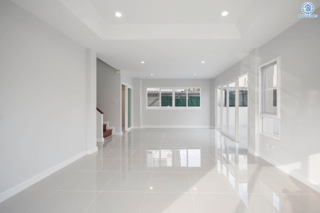 บ้านมือสองตกแต่งใหม่ โครงการ ศุภาลัยการ์เด้นวิลล์ แจ้งวัฒนะ-หลักสี่ เนื้อที่กว่า 63.7 ตร.ว. ฟังก์ชันครบ 3 ห้องนอน 3 ห้องน้ำ 2 ที่จอดรถ บ้านสวย พร้อมเข้าอยู่ ตอบโจทย์ทุกครอบครัว บนทำเลเดินทางสะดวก เข้าสู่ใจกลางเมืองได้อย่างสะดวกสบาย ใกล้ทางด่วนศรีสมานและรถไฟฟ้าสายสีแดง "สถานีดอนเมือง"